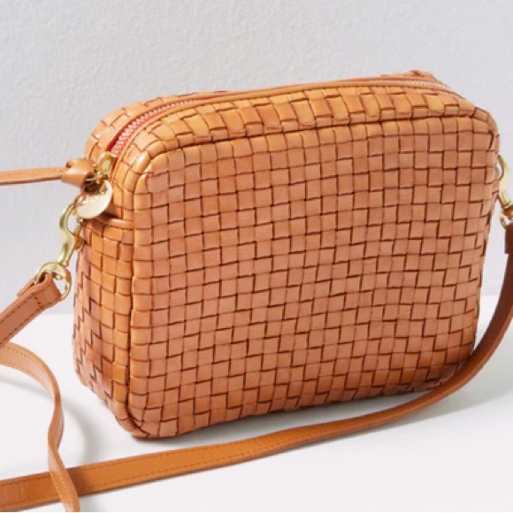 SOLD🎉🎉🎉 Clare V's midi sac in natural woven leather. Crossbody SOLD🎉🎉🎉